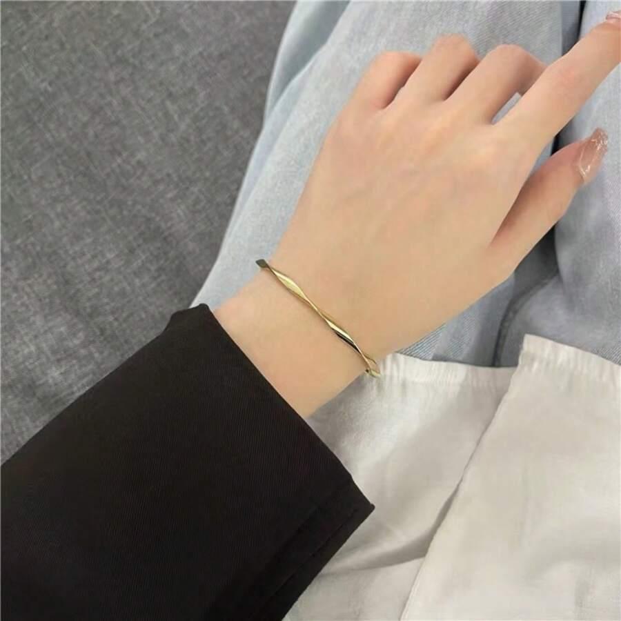 1pc Twisted Minimalist Fashion Bracelet With Premium Quality, Newly Launched Ins Style Women's Hand Ornament SKU: sj2401049013218686