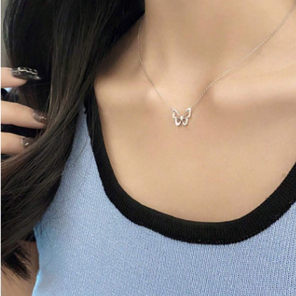 1pc Bowknot Shaped Crystal Inlaid Necklace For Women, Korean Style Clavicle Chain Trendy Ins Necklace, Minimalist And Minimalist Style SKU: sj2311026079016717