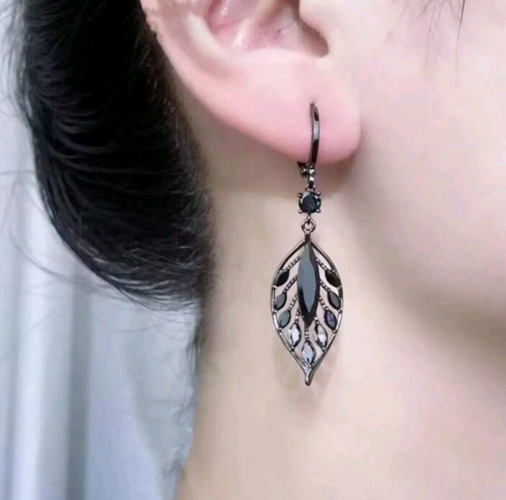 ПРИСТРОЙ!!!   Серьги Black Rhinestone Decor Leaf Drop Earrings