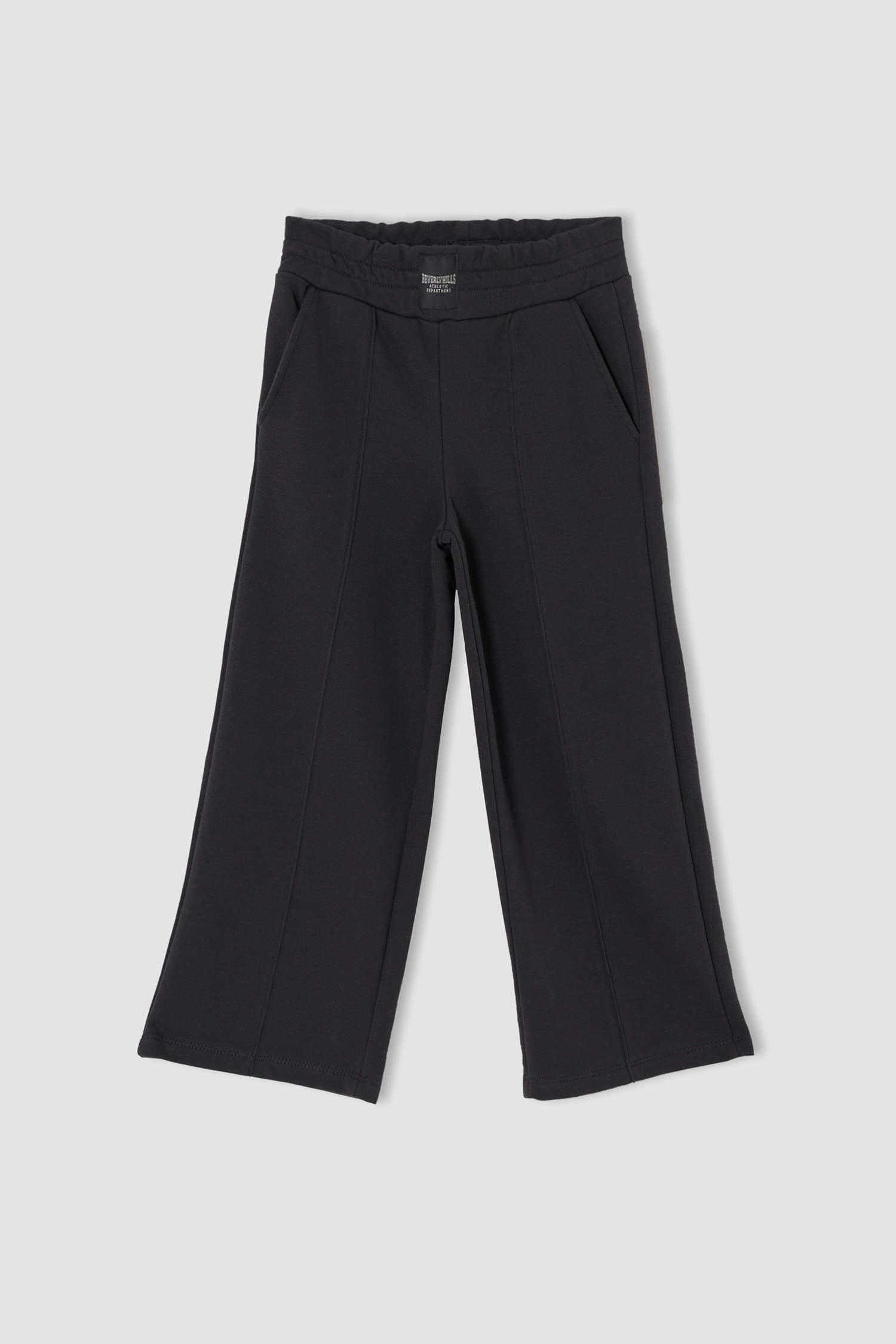Черные спортивные штаны с эластичной резинкой на талии и широкими штанинами