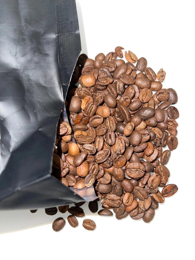 Кофе зерновое «Арабика» (чёрная пачка) 1 кг.